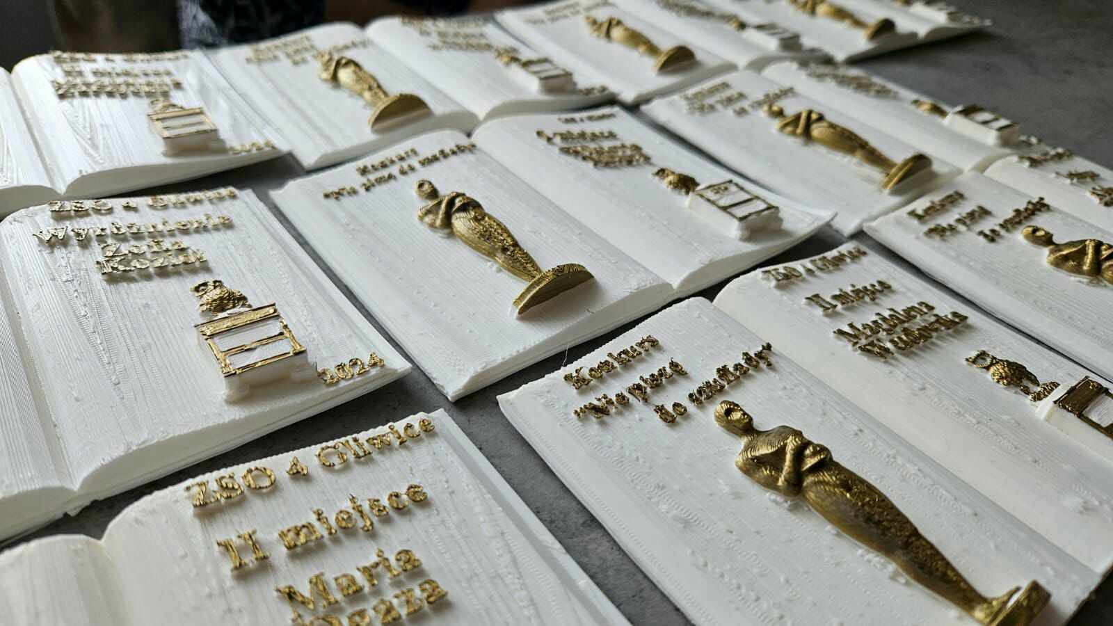 szuflada16 statuetki